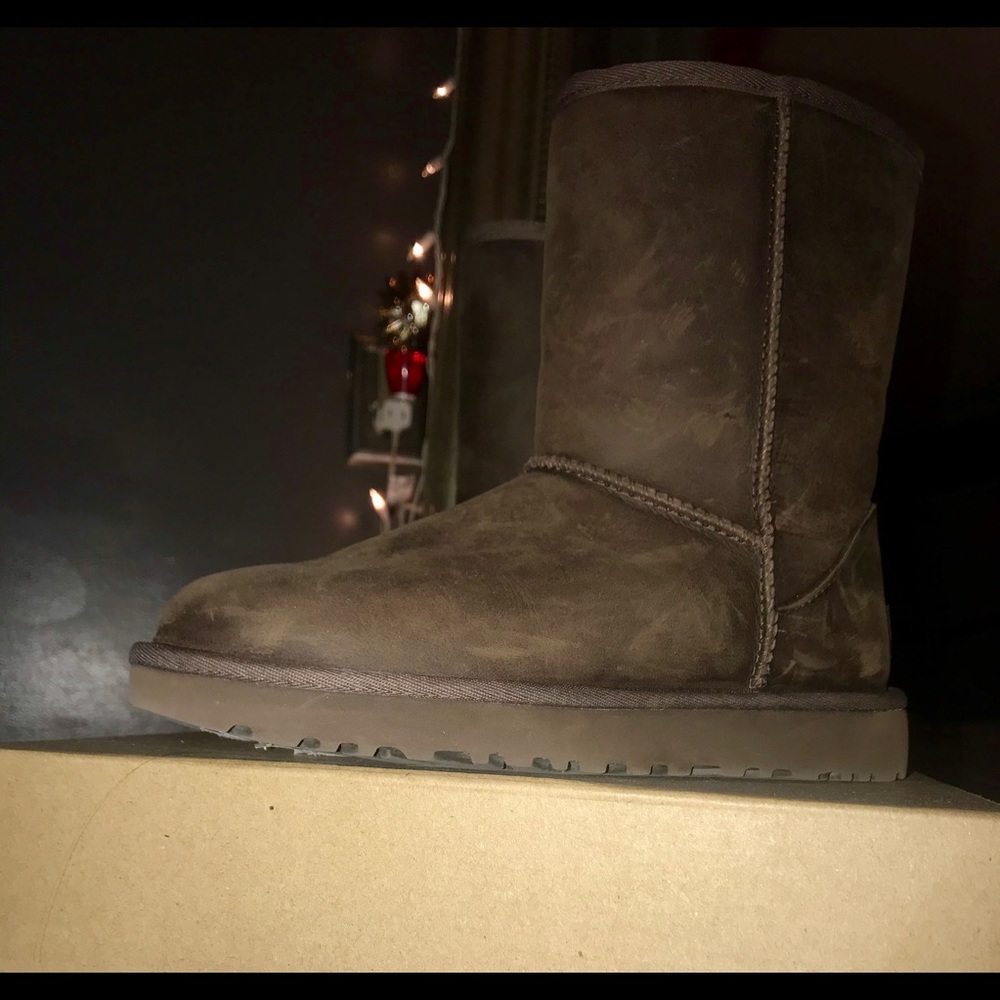 NWOT- Distressed Brown Leather Uggs